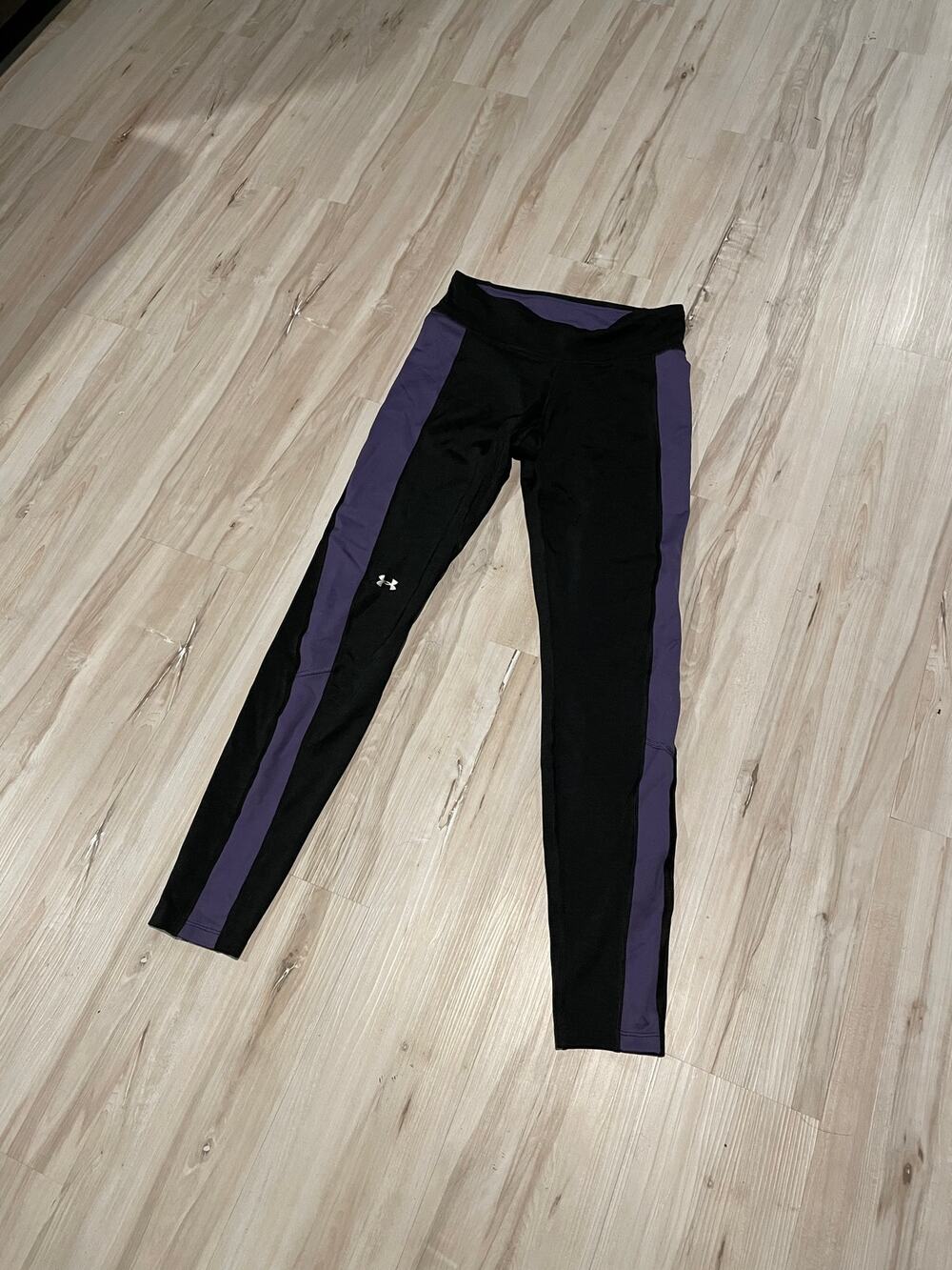 Under Armour black and purple striped leggings size Medium